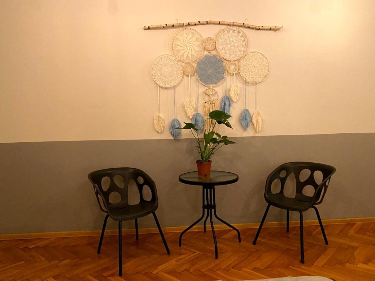Lares And Penates Apartment Krakow Bagian luar foto