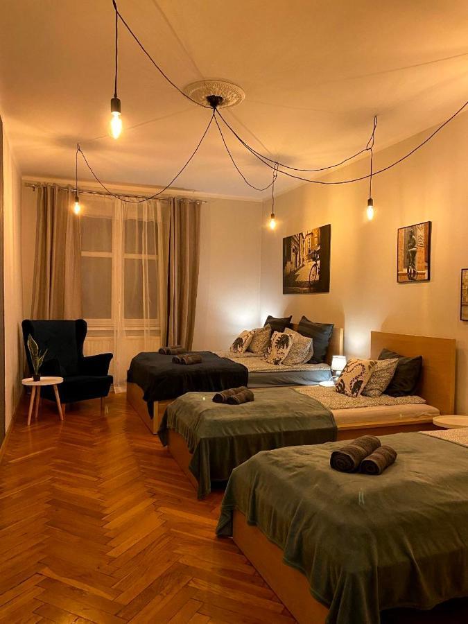 Lares And Penates Apartment Krakow Bagian luar foto