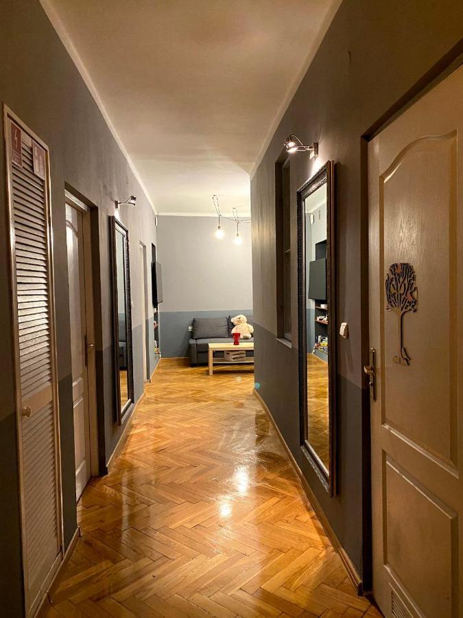 Lares And Penates Apartment Krakow Bagian luar foto