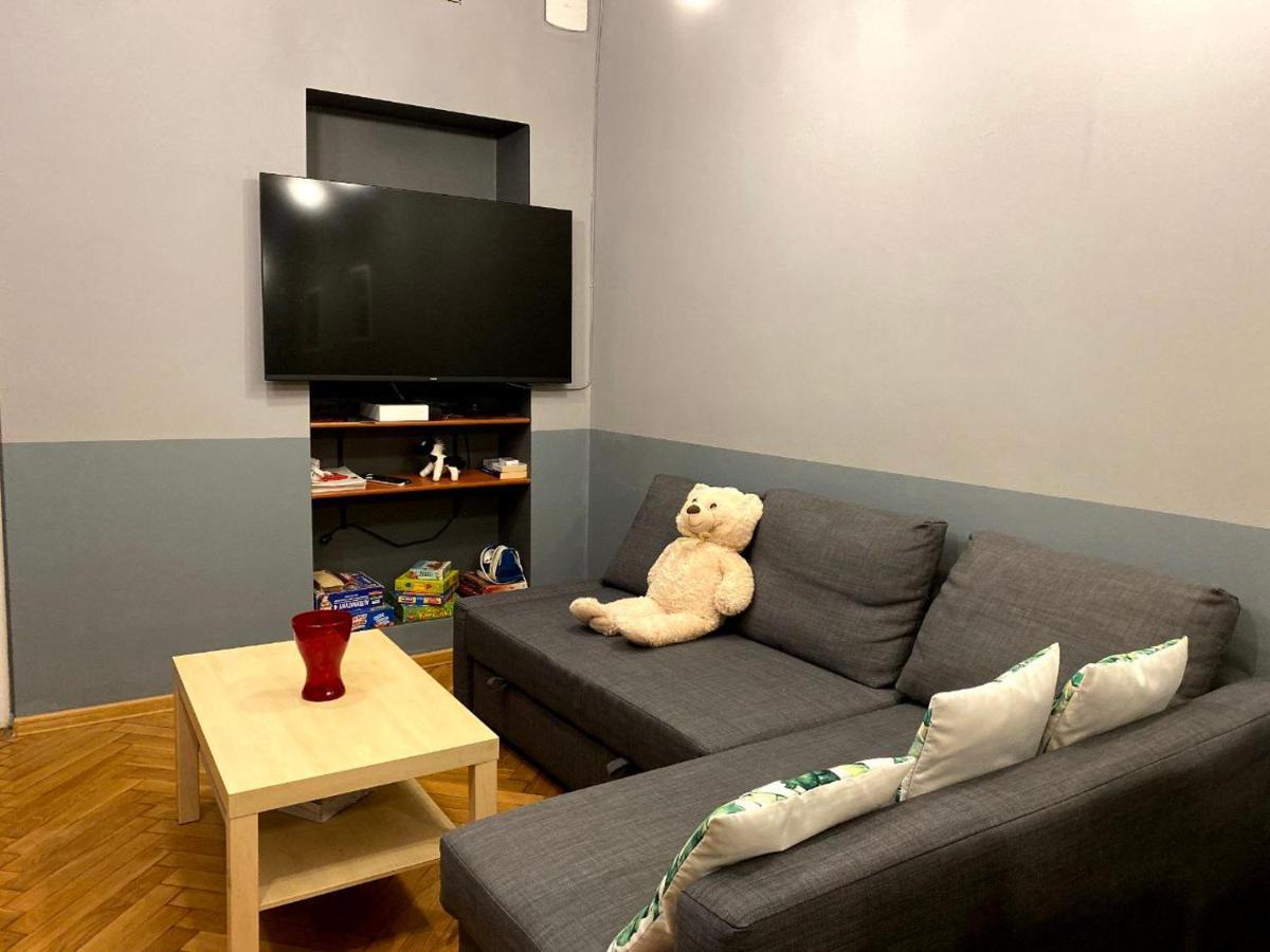 Lares And Penates Apartment Krakow Bagian luar foto
