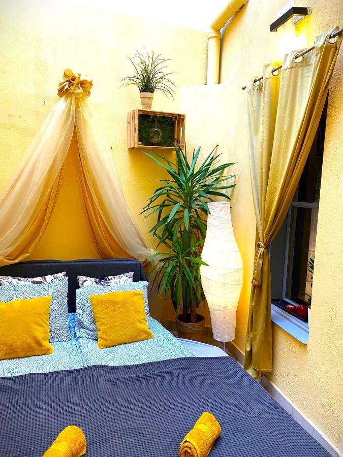 Lares And Penates Apartment Krakow Bagian luar foto